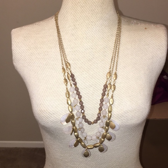 Accessories - Beautiful necklace { FREE with a bundle}